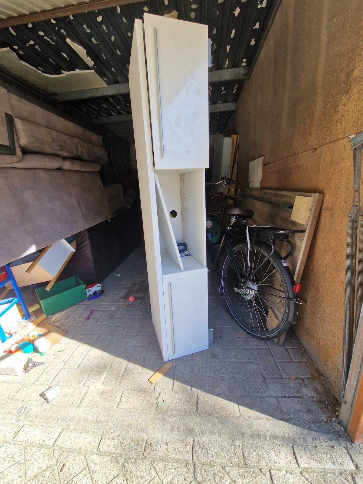 Witte smalle kast met deuren en open vakken, Huis en Inrichting, Ophalen, Zo goed als nieuw