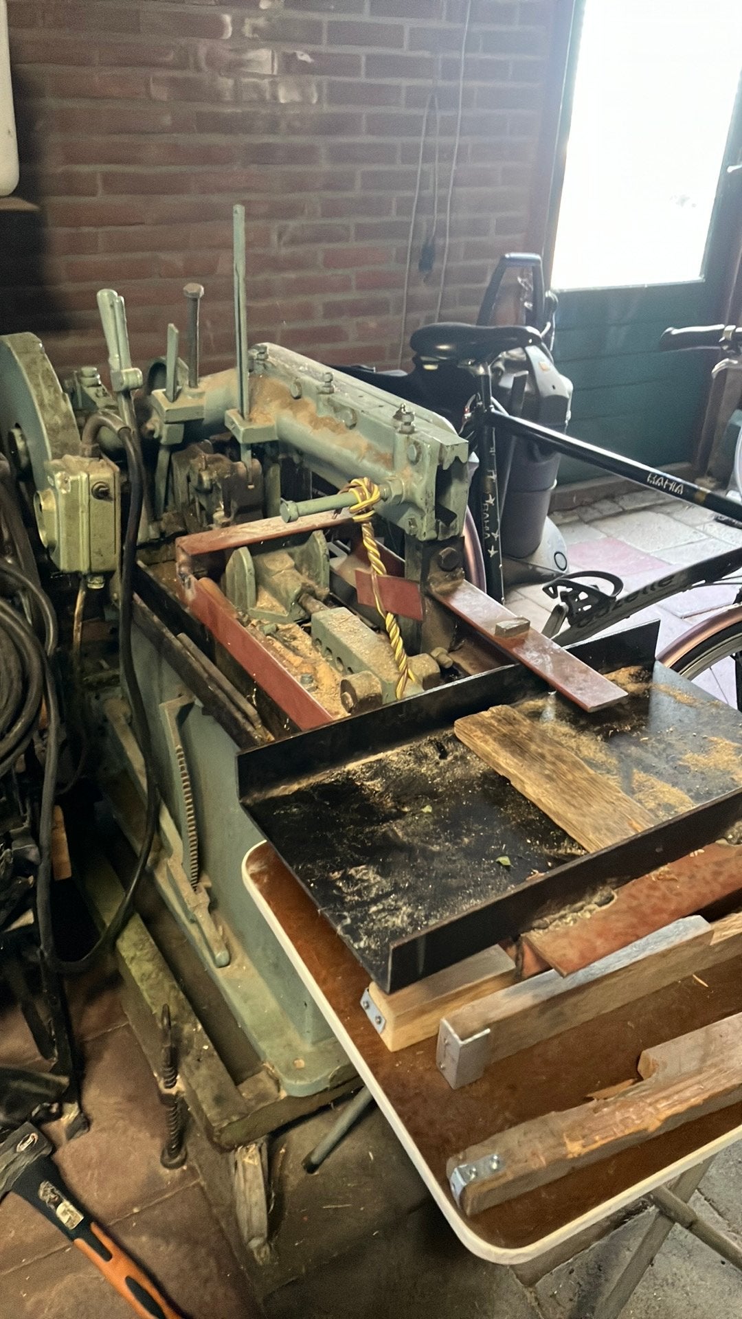 Aanmaakhoutjes maken/verkopen met omgebouwde zaagmachine, Minder dan 3 m³, Ophalen