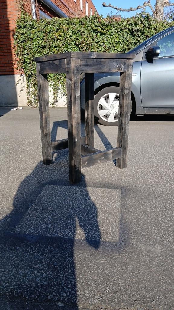 Zelfgemaakte houten tafel met SSPB-logo, Ophalen, 50 tot 100 cm, Vierkant, 50 tot 100 cm