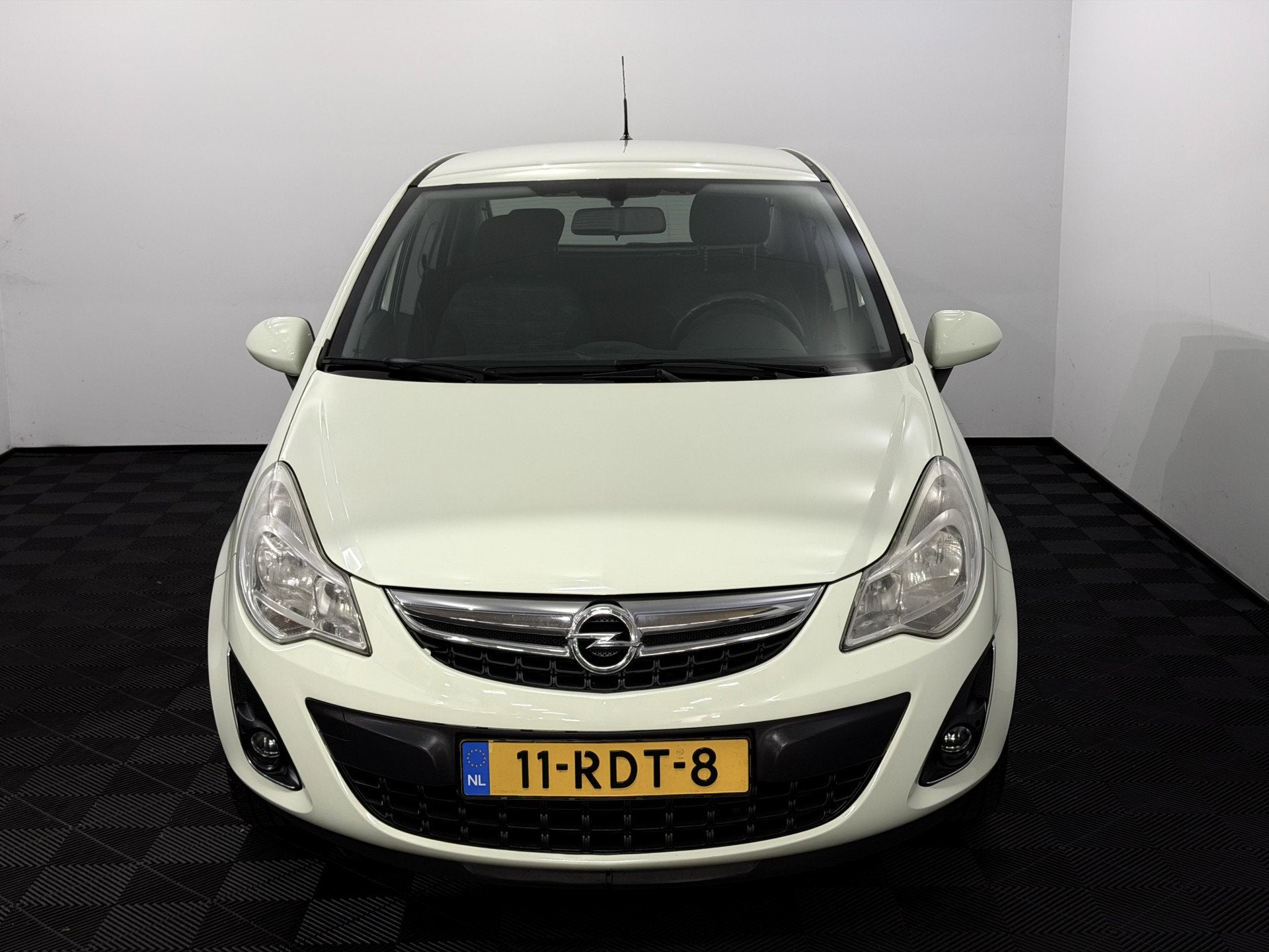 Opel Corsa 1.4-16V Edition Airco, Navi, Bluetooth, Lichtmeta, Voorwielaandrijving, Euro 5, Gebruikt, 4 cilinders