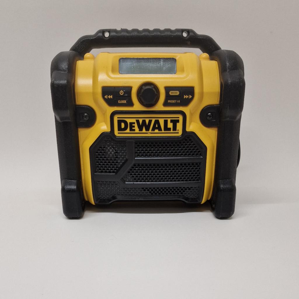 DeWALT DCR019 FM/AM Radio 10.8-18V XR Body| Nette Staat, Dewalt, Zo goed als nieuw, Support@dewalt.com, 701 E. Joppa Road
Towson, MD 21286
USA