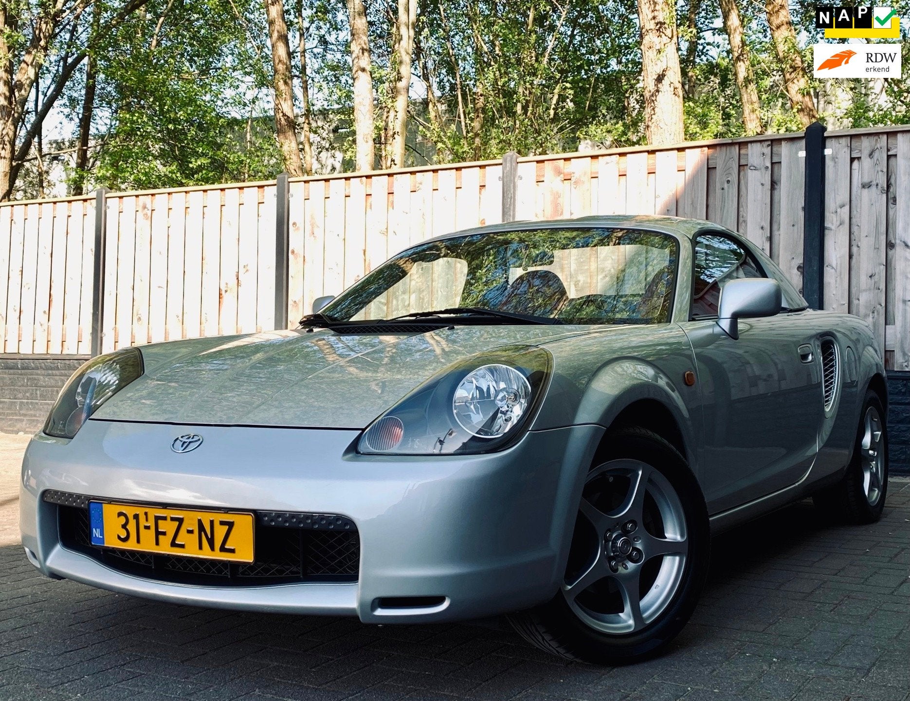 Toyota MR 2 1.8-16v VVT-i NL Auto I Uniek I Hard- Soft Top, Gebruikt, 4 cilinders, Cabriolet, Handgeschakeld