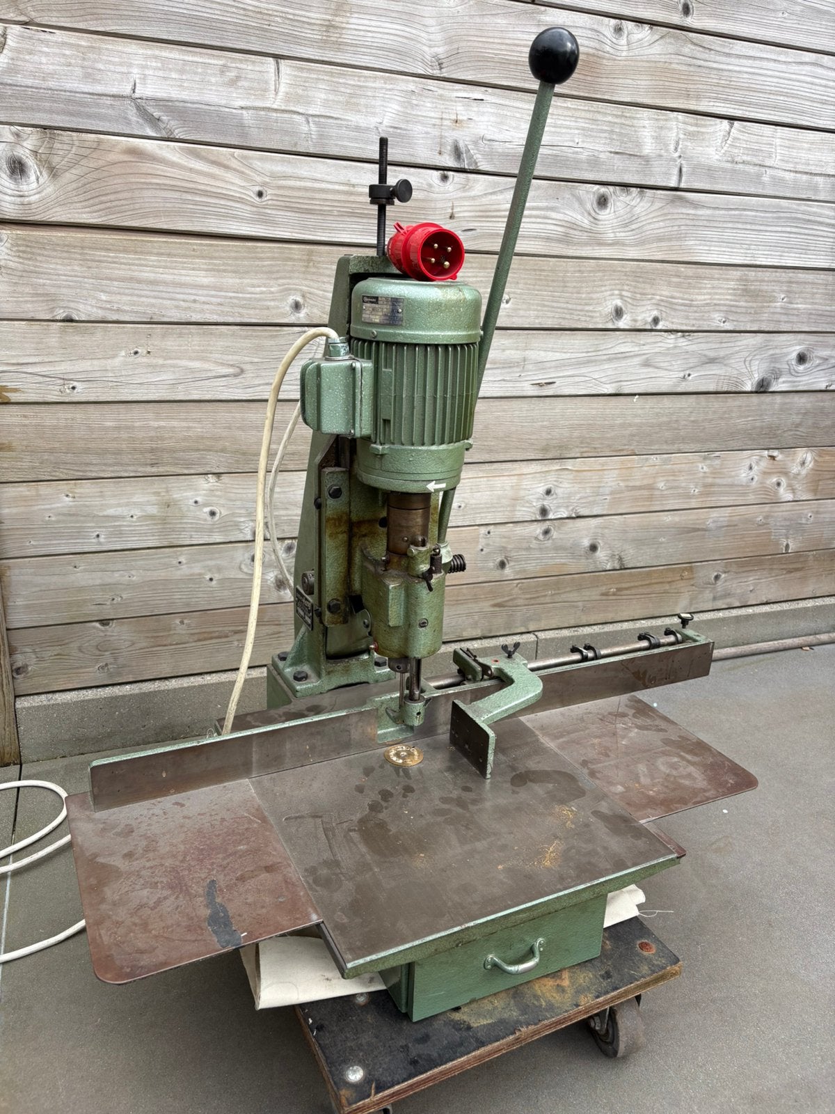 Papier boormachine, Ophalen
