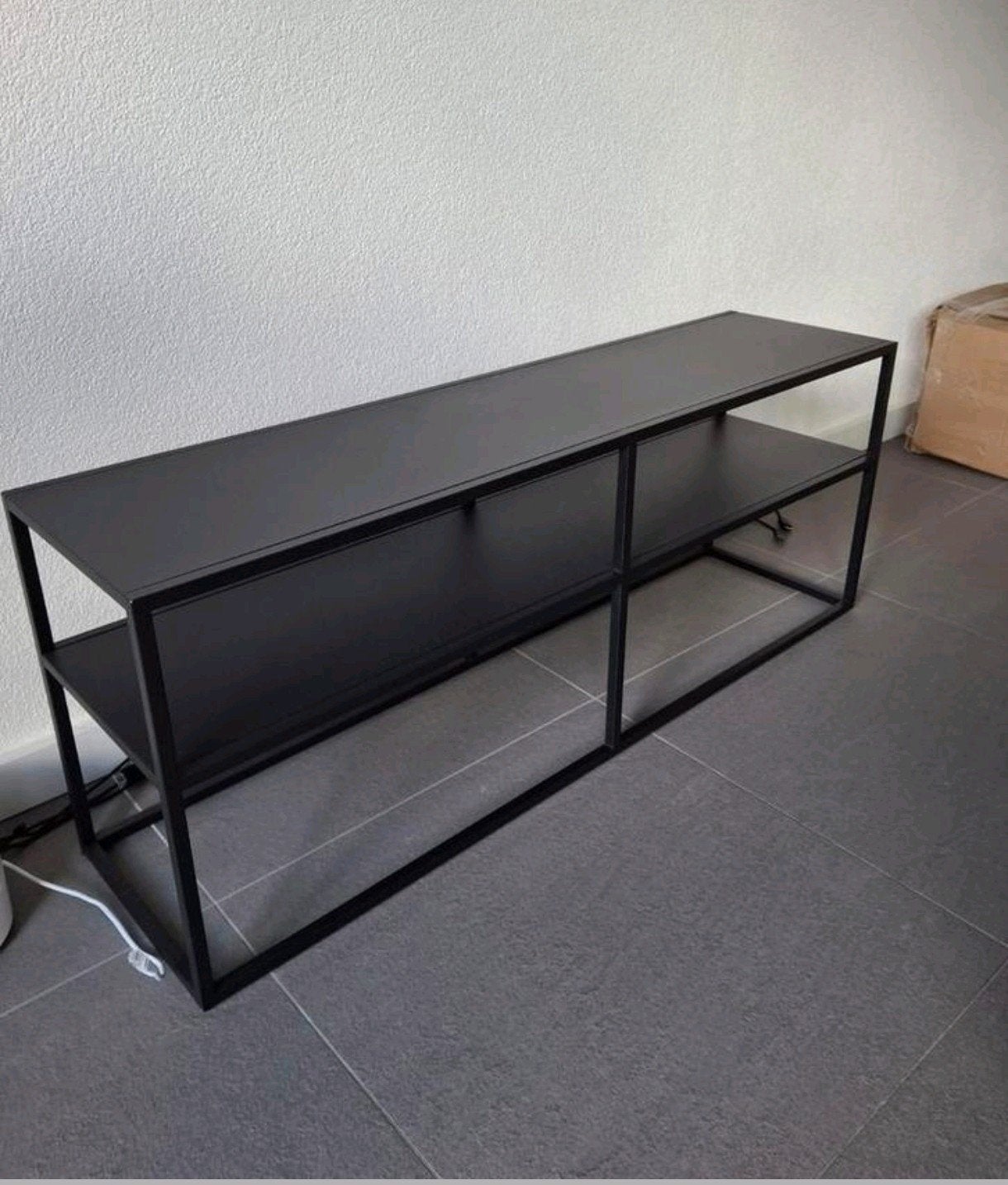 JYSK TV-meubel zwart metaal / industrieel, Ophalen, 100 tot 150 cm, Zo goed als nieuw, Minder dan 100 cm