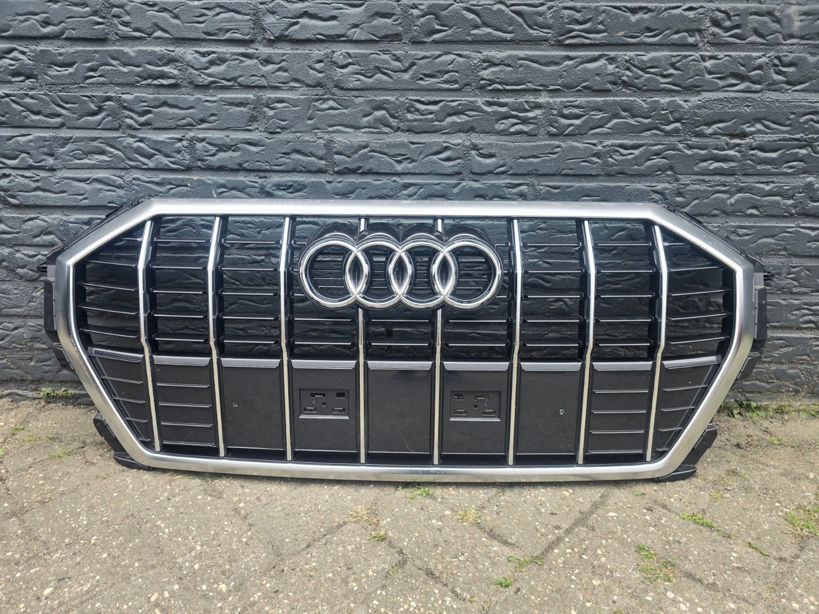 Grille Audi Q3 83A bj 2019-2024, Auto-onderdelen, Carrosserie en Plaatwerk, Audi, Gebruikt, Voor, Bumper