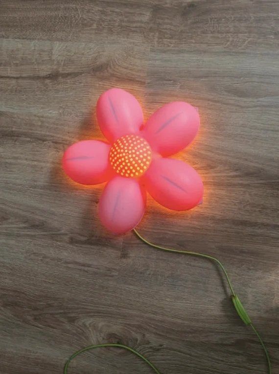 Leuke roze IKEA bloemlamp voor kinderkamer, Met schakelaar, Kunststof, Roze, Overige fittingen