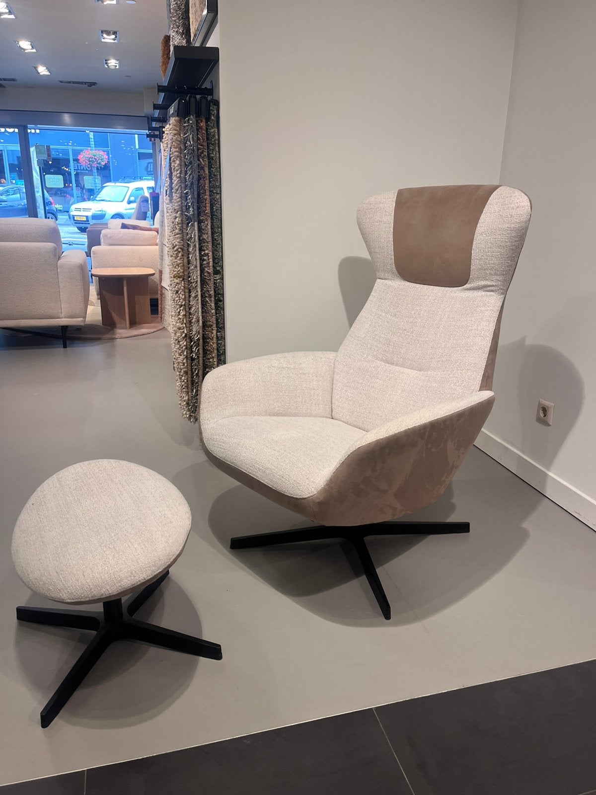 Montèl Fauteuil Yani ecru / bruin met voetenbank, Huis en Inrichting, Ophalen, Zo goed als nieuw, 75 tot 100 cm, 50 tot 75 cm