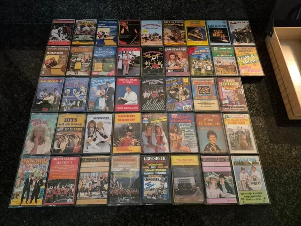 Grote collectie cassettebandjes met bewaardoos, Gebruikt, Ophalen of Verzenden, Voorbespeeld, Met bewaardoos, rek of koffer