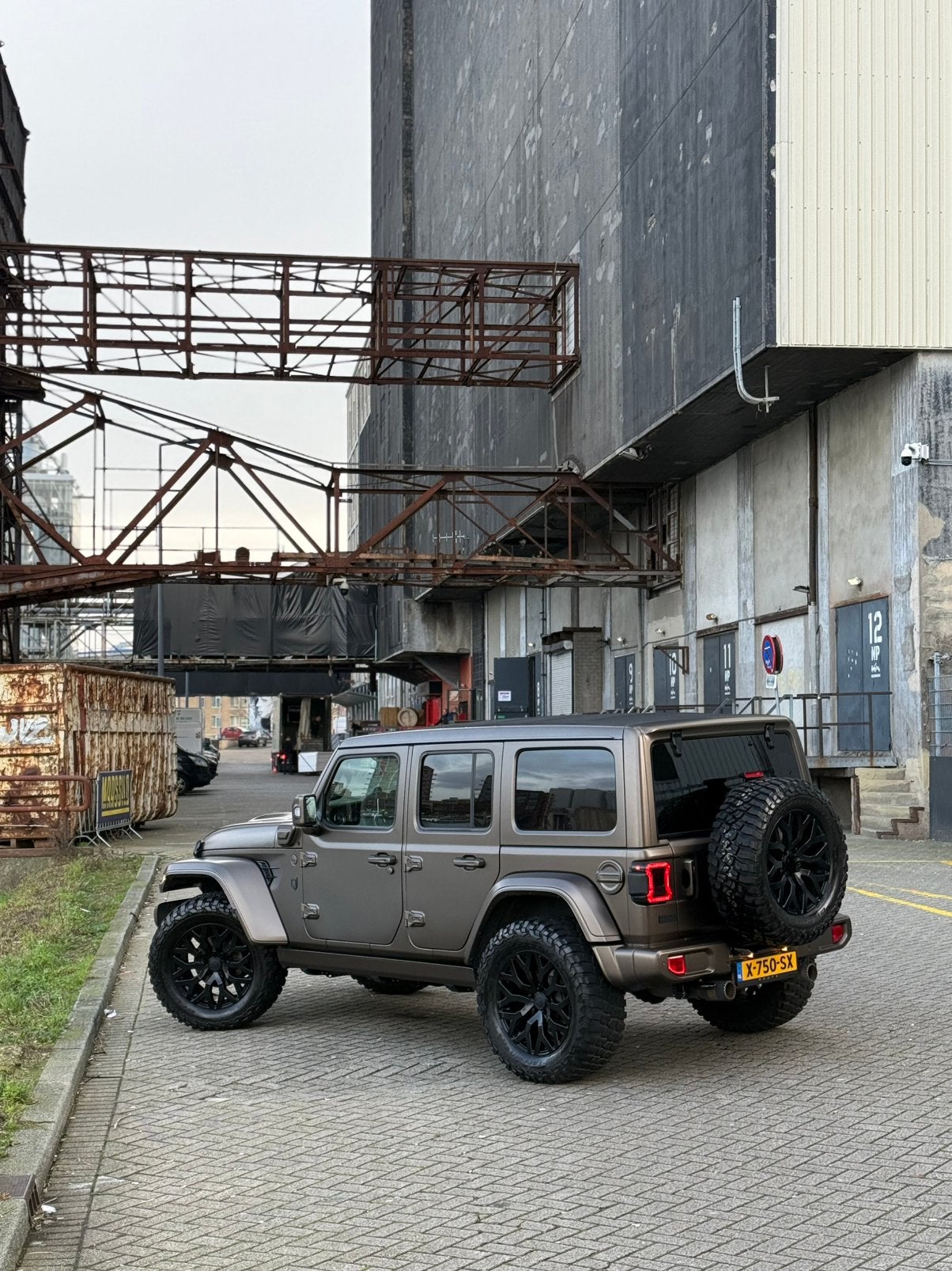 Jeep Wrangler BRUTE 4xe 380pk 4D Aut. 2022, Auto's, Automaat, 1995 cc, 4 cilinders, 2248 kg