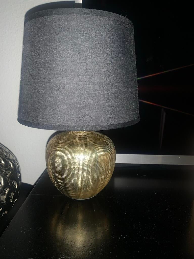 Stijlvolle gouden tafellamp met zwart kapje, Minder dan 30 watt, Zo goed als nieuw, Soft of Flame, Gloeilamp