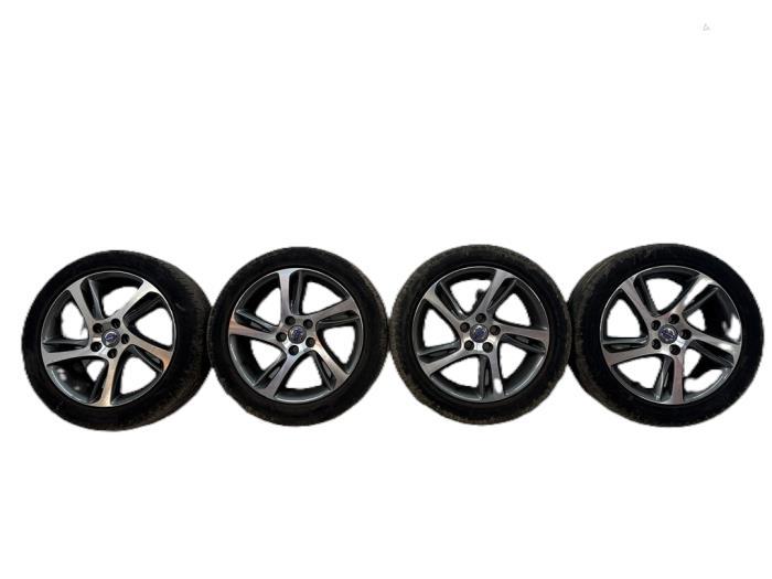 Velgen set + banden van een Volvo V40, Gebruikt, -, -, Ophalen of Verzenden