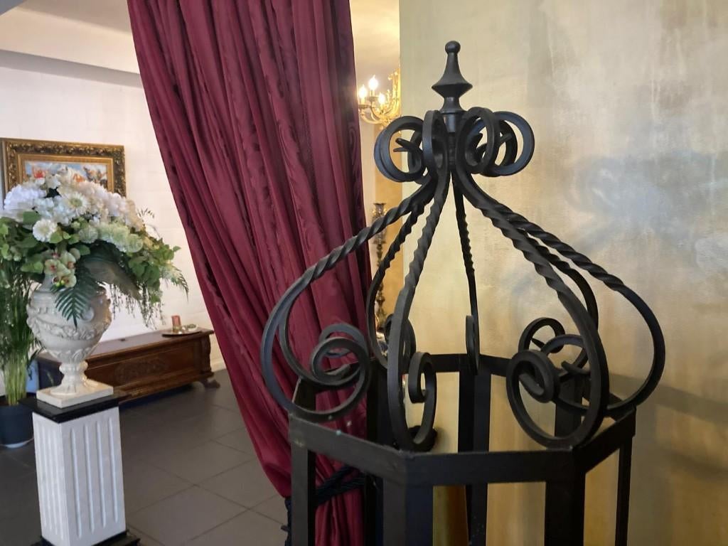 Oude xxl smeedijzeren kasteel kandelaar 170cm hoog!, Ophalen, Overige materialen