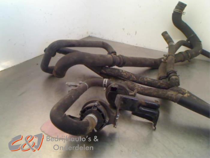 Extra waterpomp van een Opel Movano