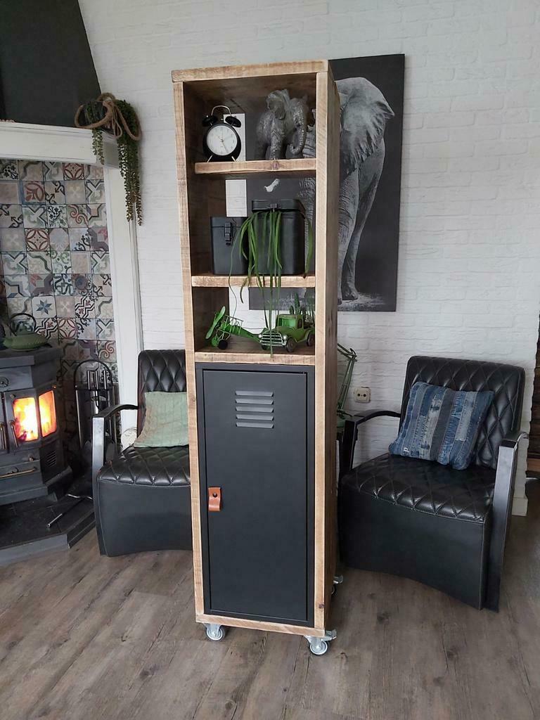 Stoere industriële hoge kast met locker. Industrieel., Overige houtsoorten, Minder dan 50 cm, Met deur(en), Nieuw