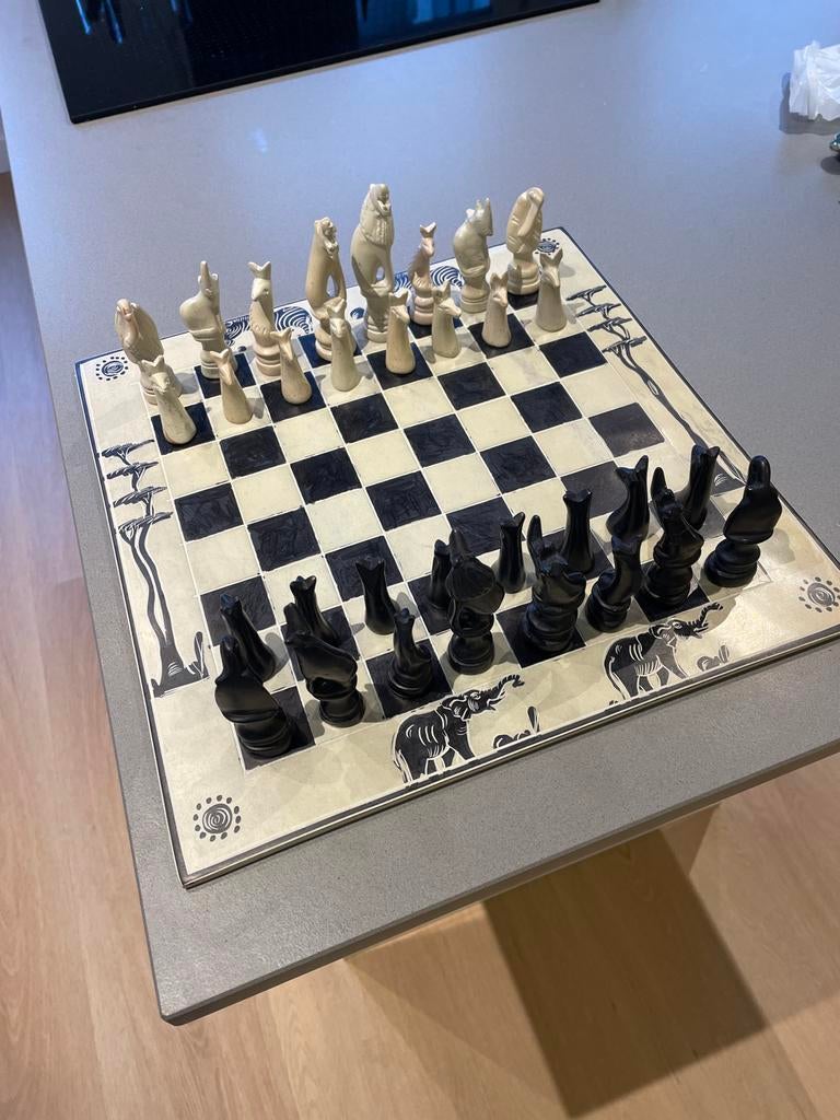 Handgemaakt Schaakbord uit Kenya, Een of twee spelers, Ophalen of Verzenden, Gebruikt