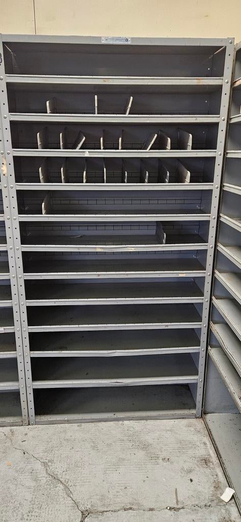 28 Metalen Magazijnkasten met Vakken, Ophalen