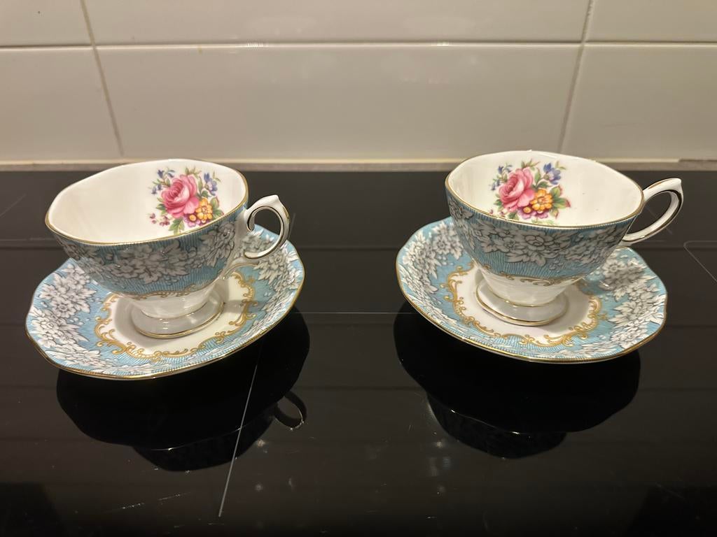 Royal Albert – Enchantment 1950 | 2 theekopjes met schotel, Antiek en Kunst, Ophalen