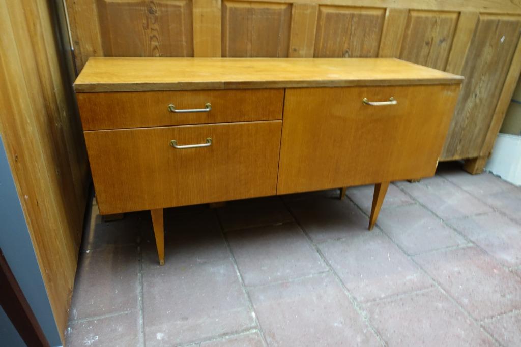 Vintage klepkast/tv meubel /klein dressoir, Ophalen