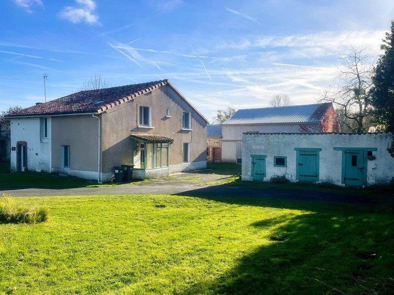 Woonhuis met gîte te koop in Asnières-sur-Blour (Vienne-86), Huizen en Kamers, Buitenland, 142 m², Asnières-sur-Blour, Frankrijk