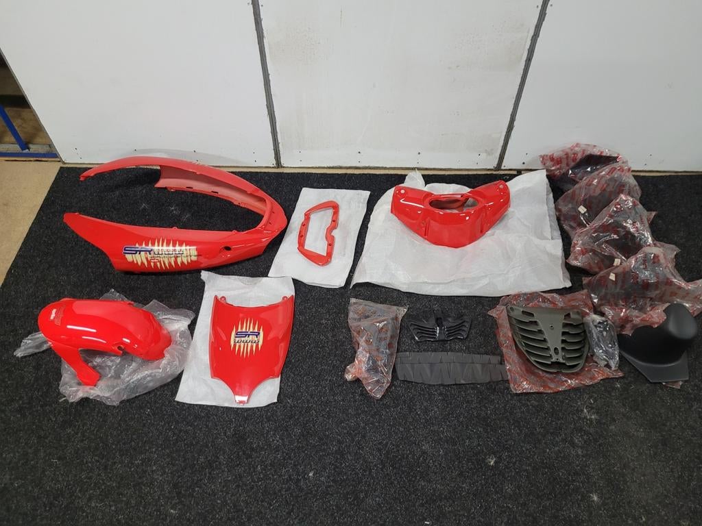 Aprilia SR 50 Sonic Gulliver Onderdelen nos, Fietsen en Brommers, Brommeronderdelen | Scooters, Gebruikt, Info@aprilia.com, Aprilia