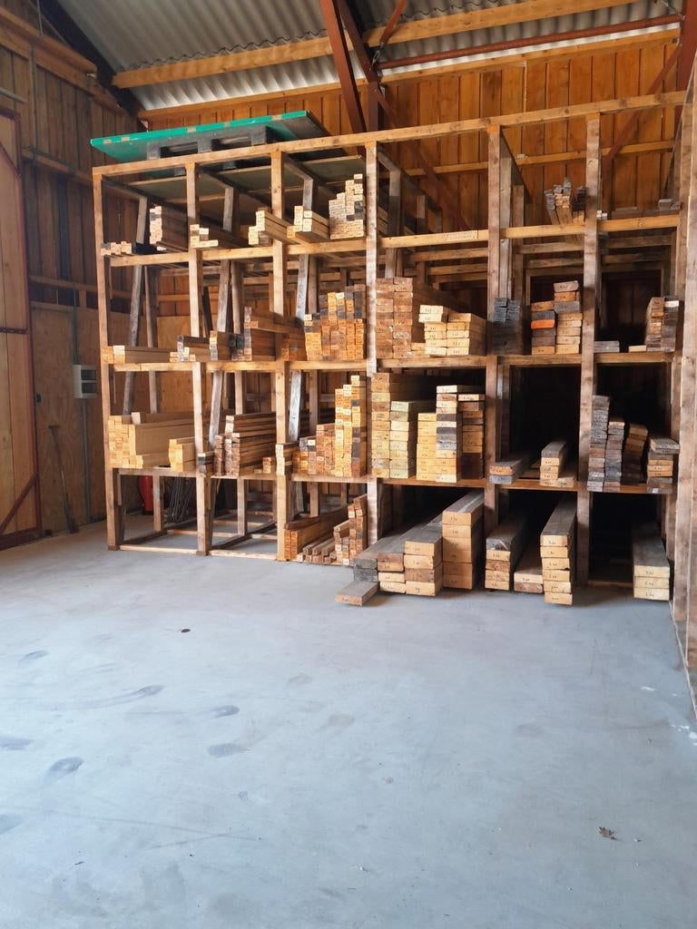 Stellingen vol hout balken planken, Doe-het-zelf en Verbouw, Hout en Planken, Gebruikt, Ophalen of Verzenden, Balk, Vuren
