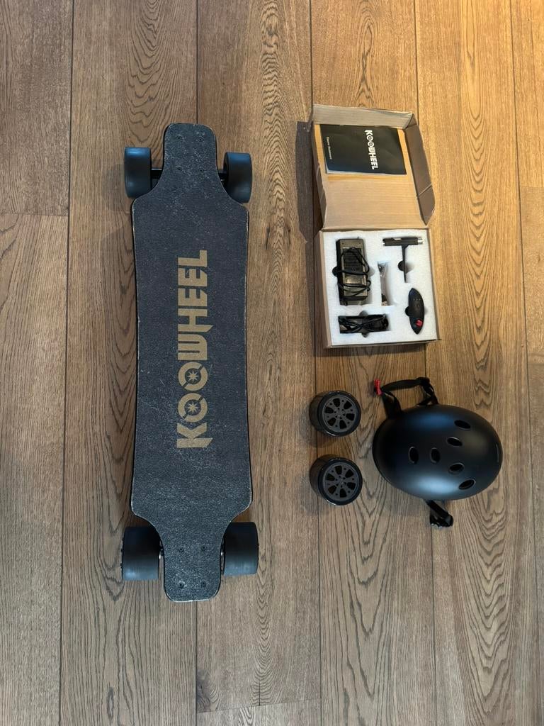 Koowheel elektrisch longboard + wielen en helm, Sport en Fitness, Skateboarden, Ophalen, Zo goed als nieuw, Longboard
