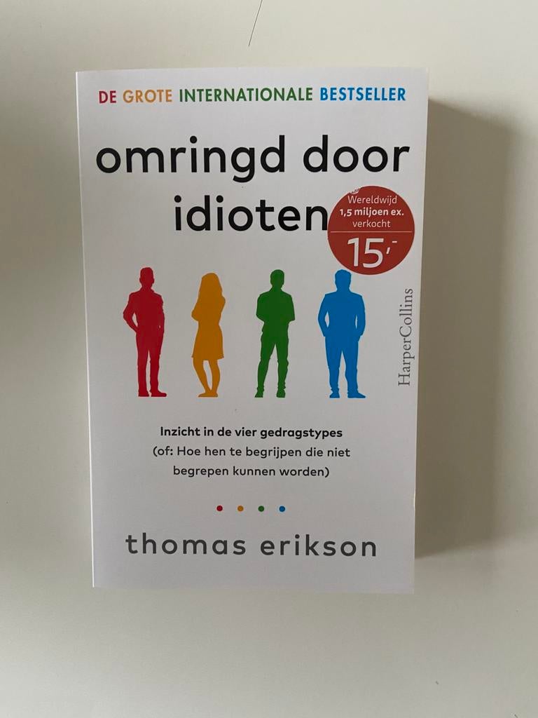 omringd door idioten, Ophalen of Verzenden, Zo goed als nieuw