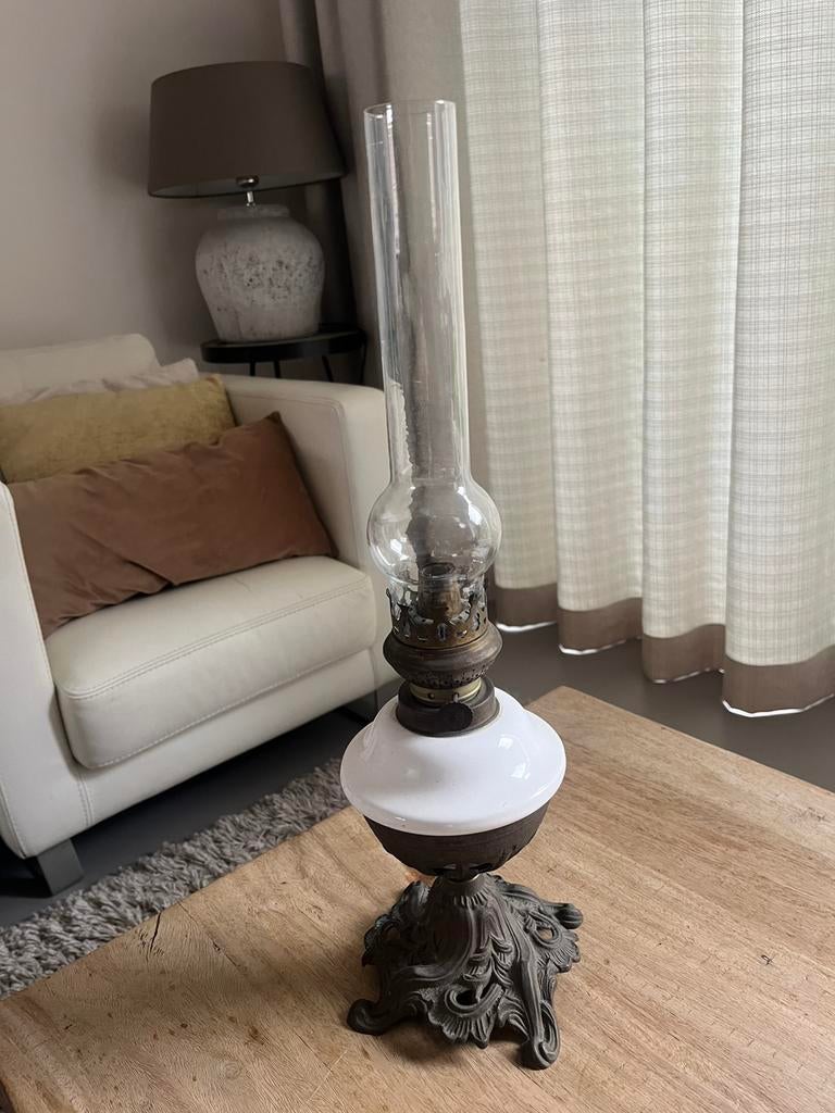 Antieke petroleumlamp / olielamp – decoratief verzamelobject, Ophalen, Koper of Brons