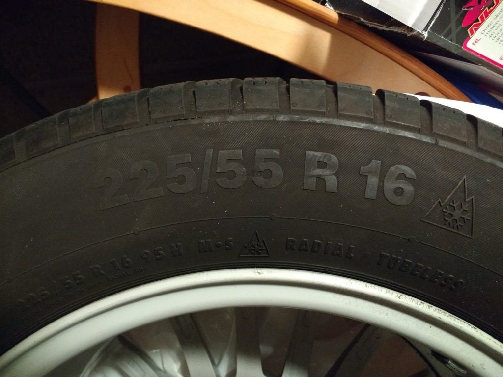 Continental winterbanden BMW / 225/55 R16, Auto-onderdelen, Banden en Velgen, Ophalen, Gebruikt, 16 inch, Banden en Velgen