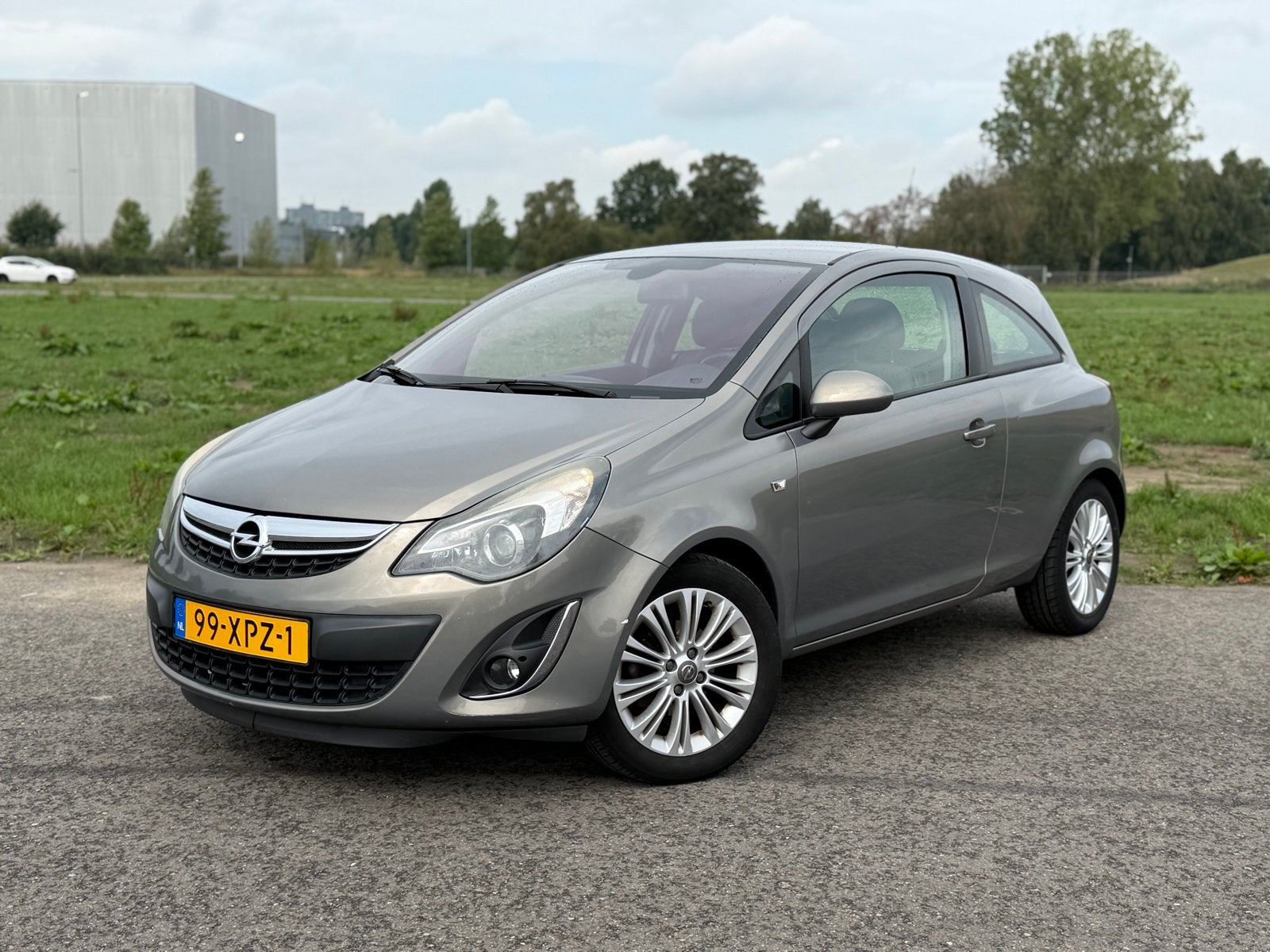 Opel Corsa 1.4-16V Cosmo | PDC | BLUETOOTH |, Voorwielaandrijving, Euro 5, 40 €/maand, Bruin