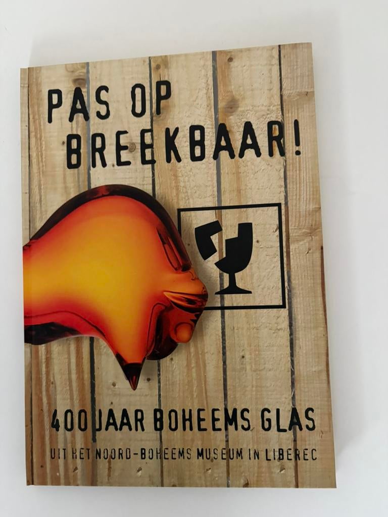 Boek 400 jaar Boheems glas, Boeken, Ophalen, Nieuw, Overige onderwerpen