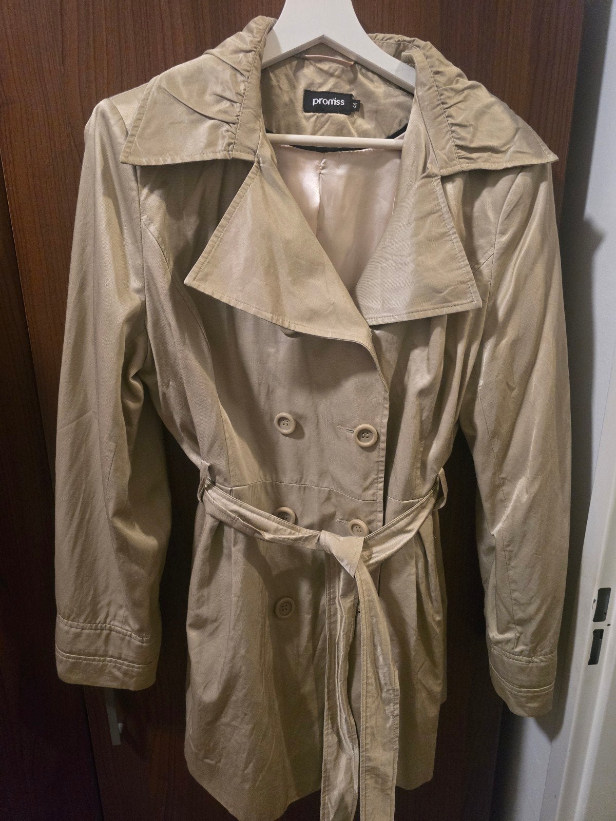Promiss Trenchcoat Beige Maat 38/40 (M), Promiss, Beige, Maat 42/44 (L), Ophalen of Verzenden