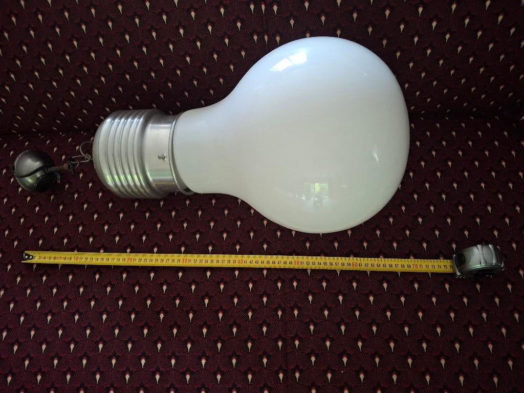 Moderne lamp in de vorm van een enorme gloeilamp, Ophalen, Gebruikt, Glas, Moderne