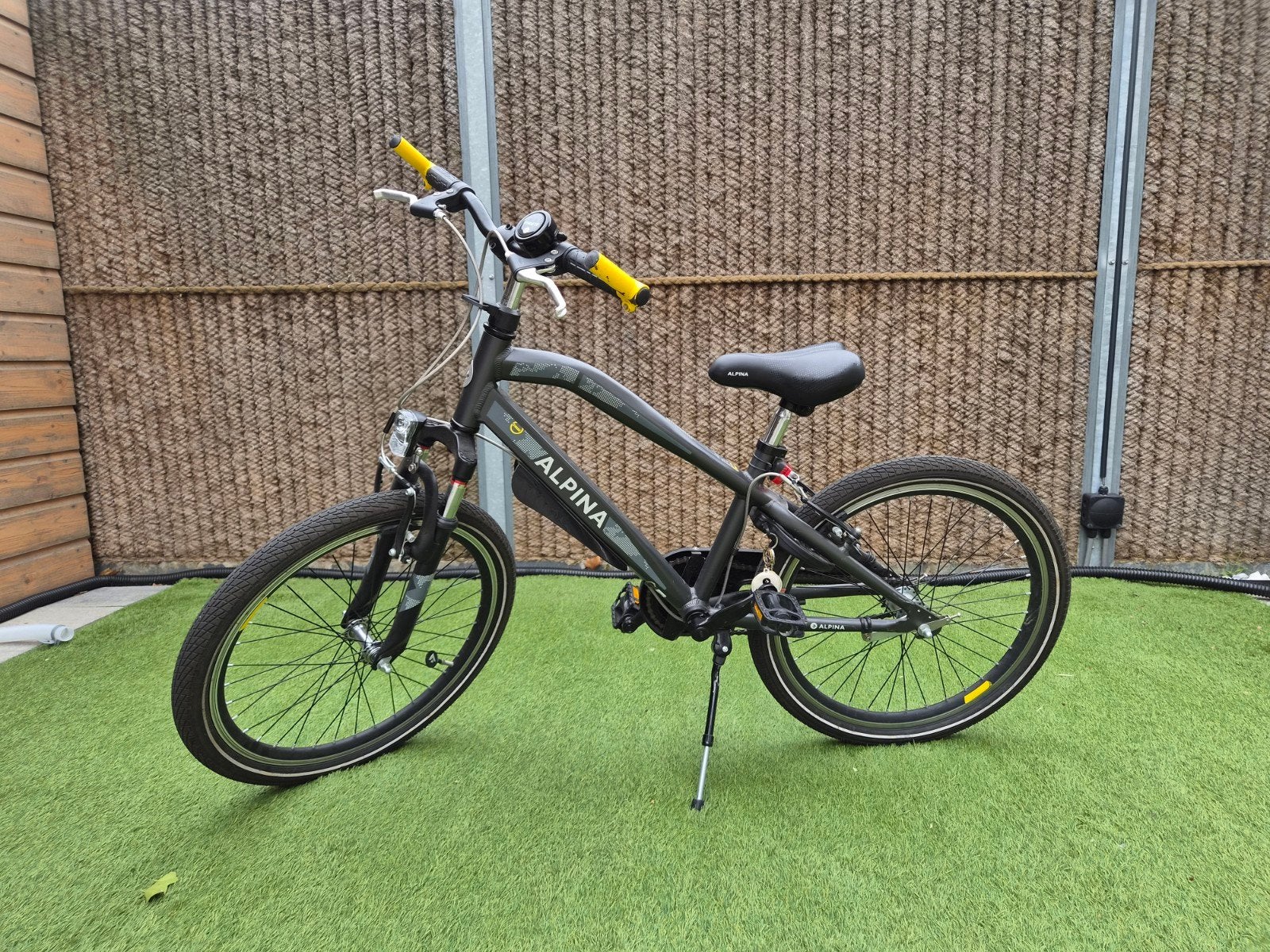 Alpina Trial jongensfiets 22 inch, Ophalen, Zo goed als nieuw, Alpina Trial, Terugtraprem