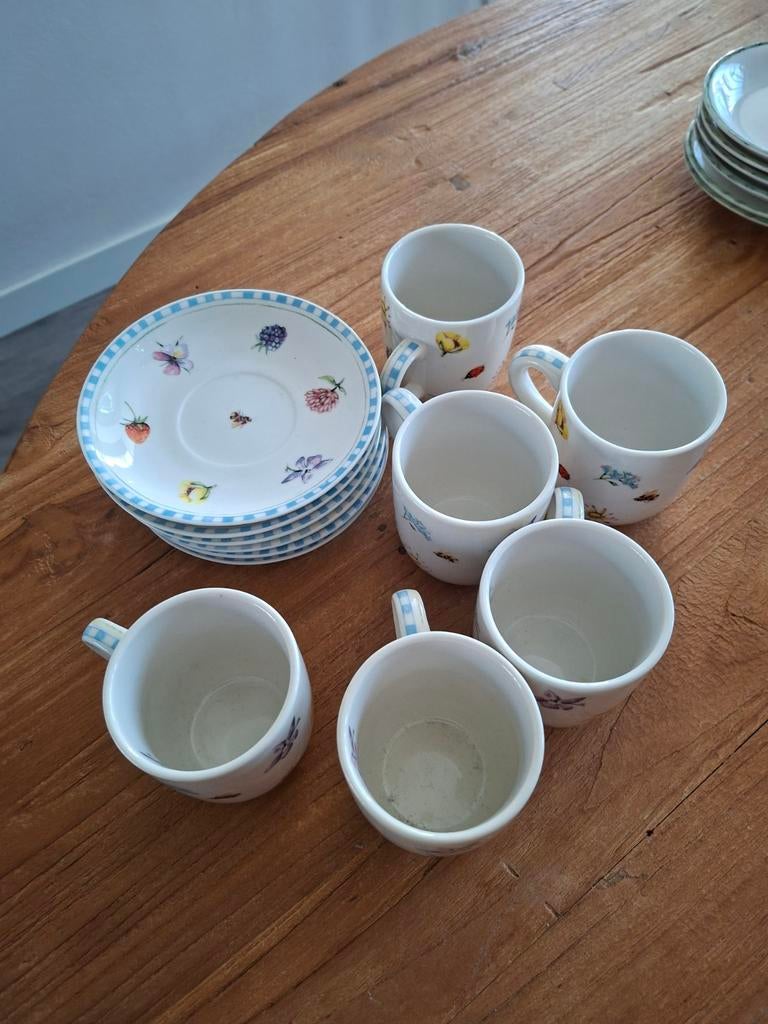 Koffie en theekopjes met schotels van marjan Bastin, Ophalen of Verzenden, Porselein, Overige stijlen, Kop(pen) en/of Schotel(s)