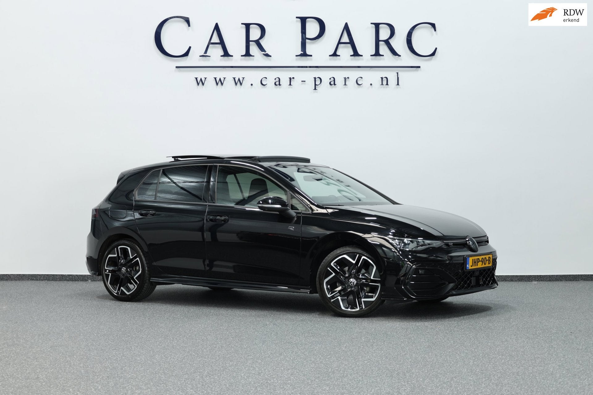 Volkswagen Golf 8.5 1.5 eTSI R-Line Edition IQ/VIRTUAL/SFEER, Auto's, Dealer onderhouden, 4 cilinders, 150 pk, Zwart