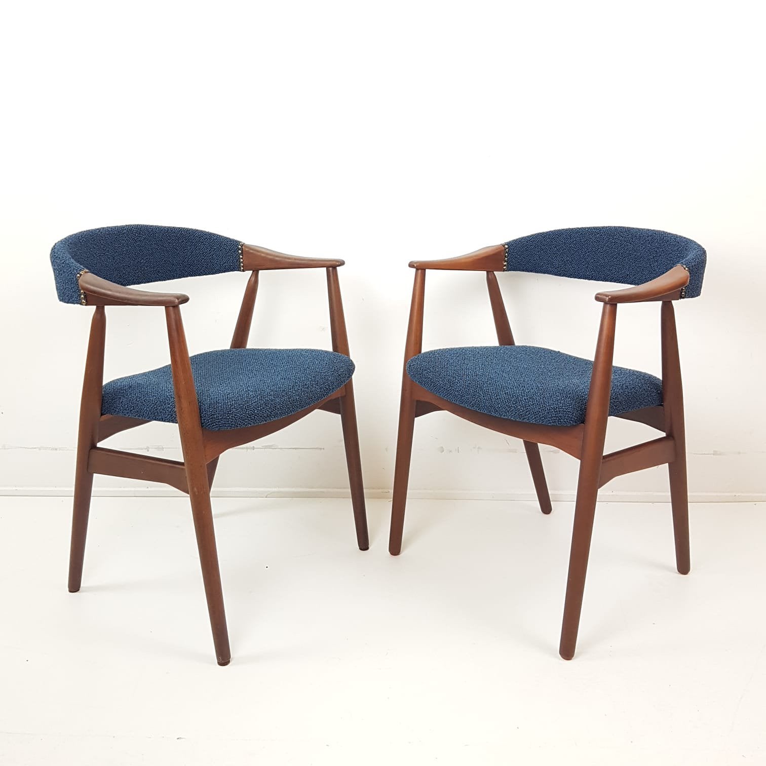 set van 2 deense vintage farstrup stoel blauw thomas harlev, Huis en Inrichting, Ophalen of Verzenden, Zo goed als nieuw, Bruin