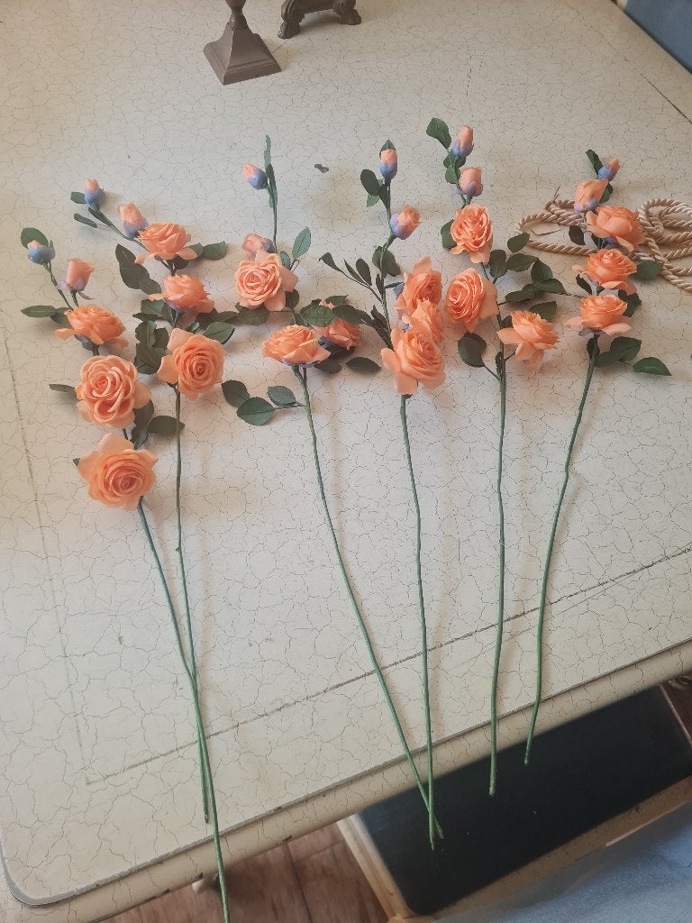 tak met roosjes, stoffen bloemen maar heel dun p/tak 1.50