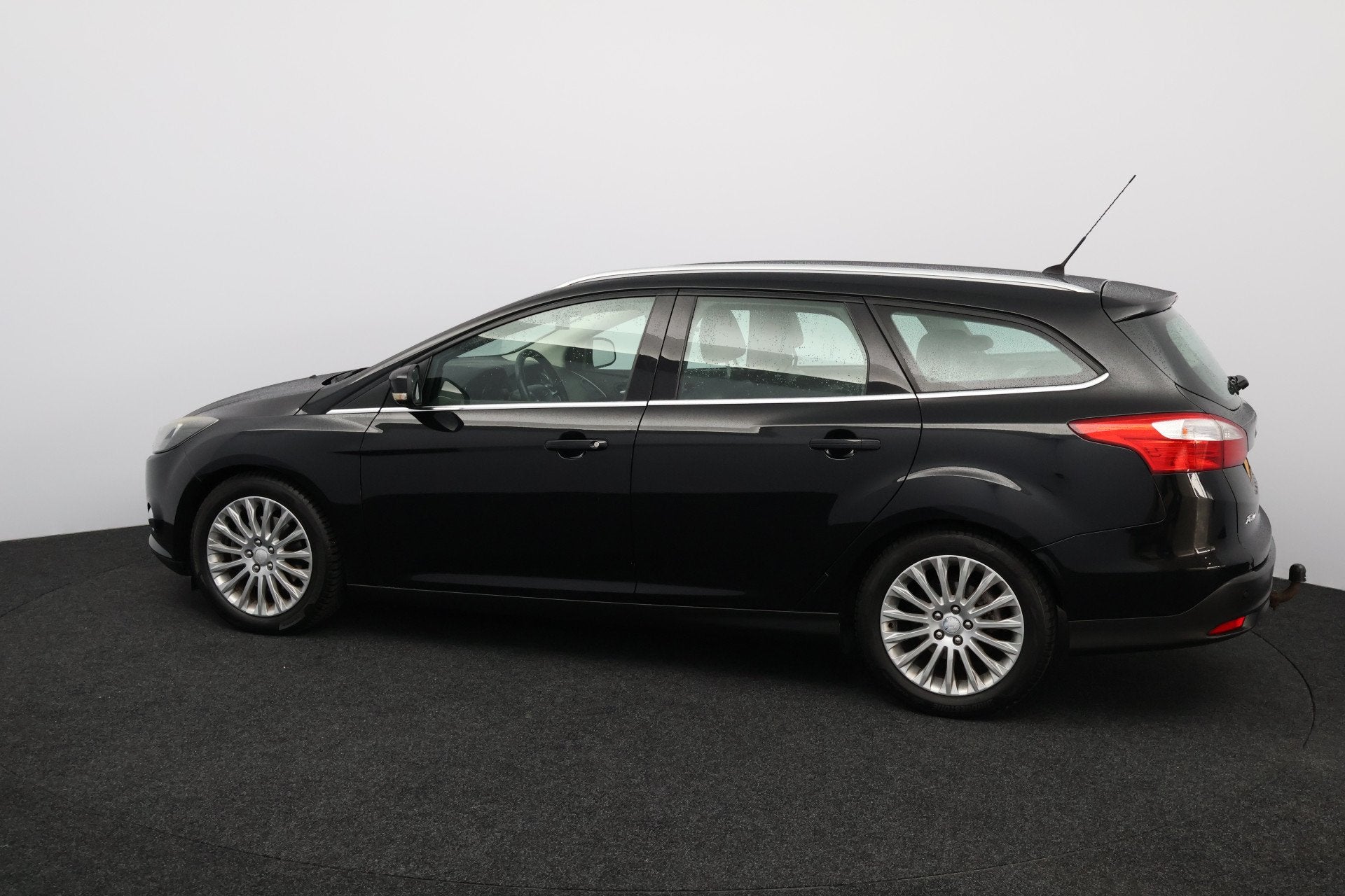 Ford FOCUS Wagon 1.6 EcoBoost Titanium/ Trekhaak/ Voorruitve, Auto's, Gebruikt, Zwart, 4 cilinders, 150 pk
