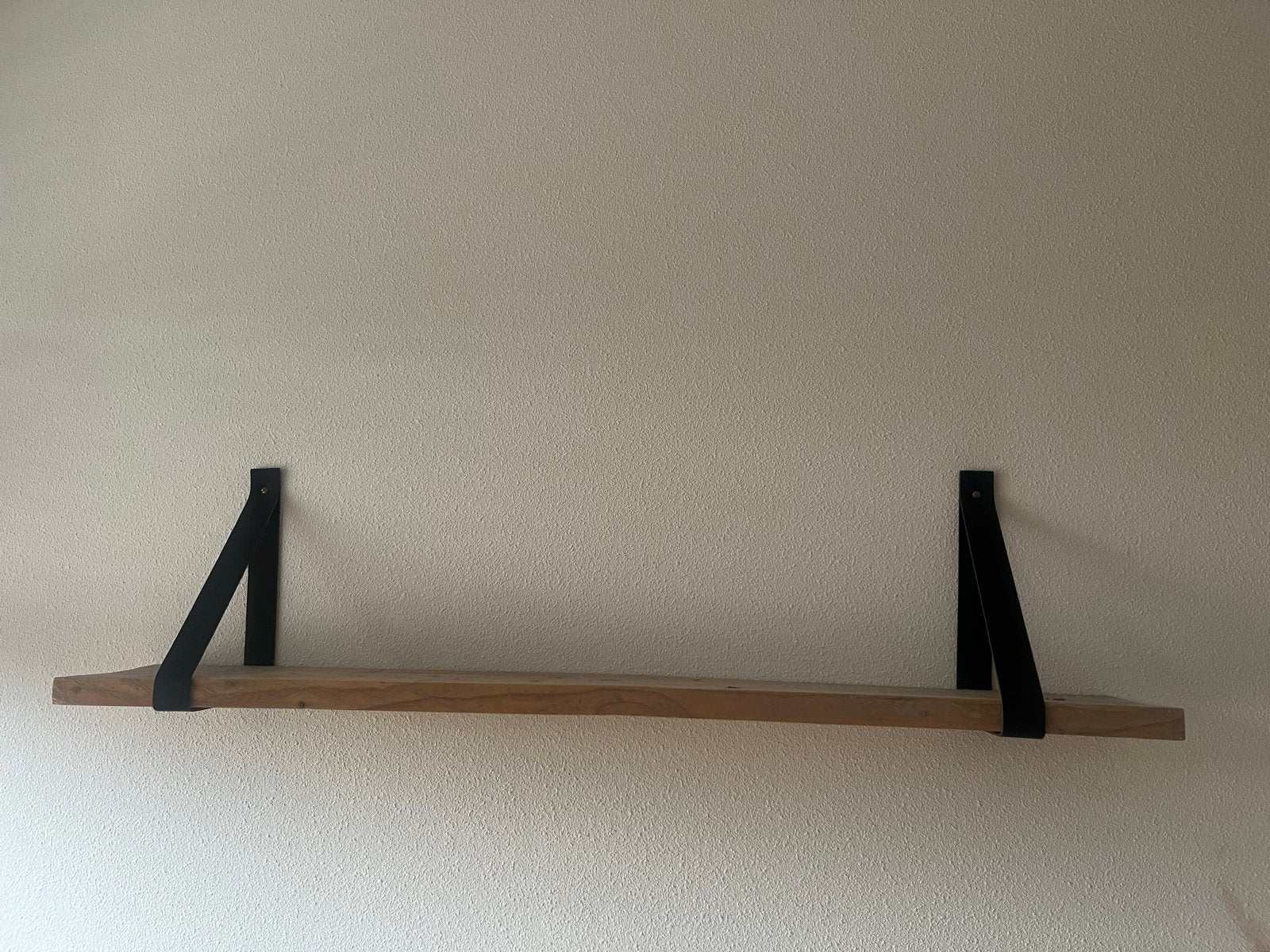 Houten wandplank met leren plankdragers, Huis en Inrichting, Ophalen, Gebruikt