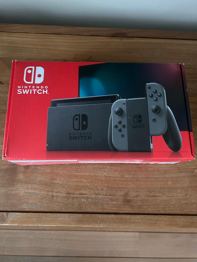 Nintendo Switch zo goed als nieuw met opberghoesje, Spelcomputers en Games, Ophalen of Verzenden, Zo goed als nieuw, Met 2 controllers