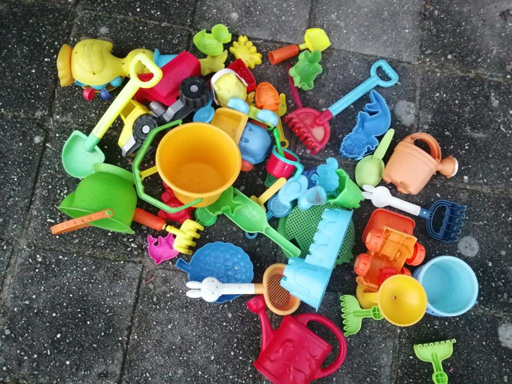 Grote zak zandspulletjes voor in de zandbak, Ophalen