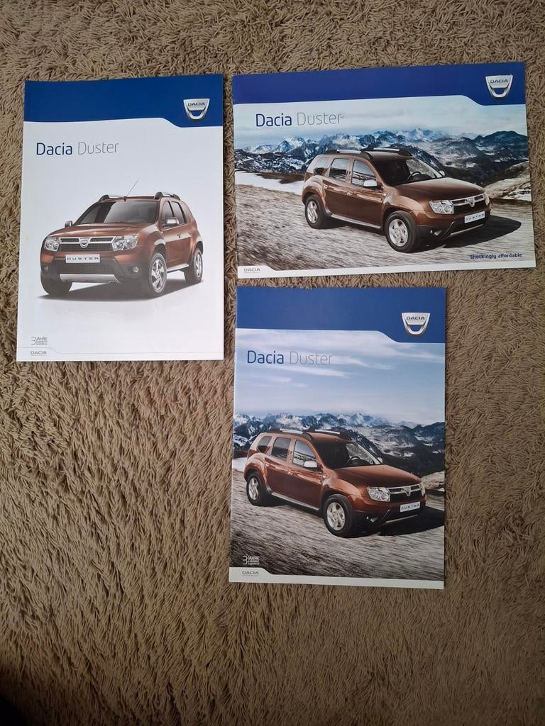 3x autofolder Dacia Duster, Verzenden, Zo goed als nieuw, Overige merken