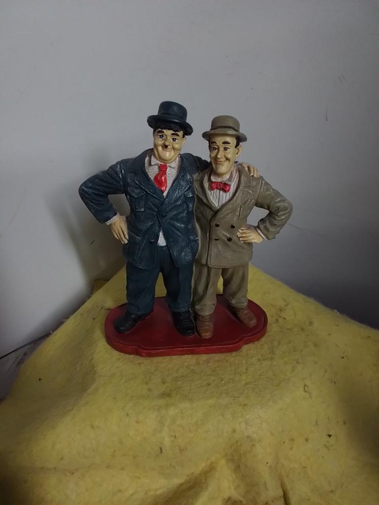 15207) mooi beeldje Laurel  en Hardy  20x16cm, Ophalen of Verzenden, Zo goed als nieuw, Dier