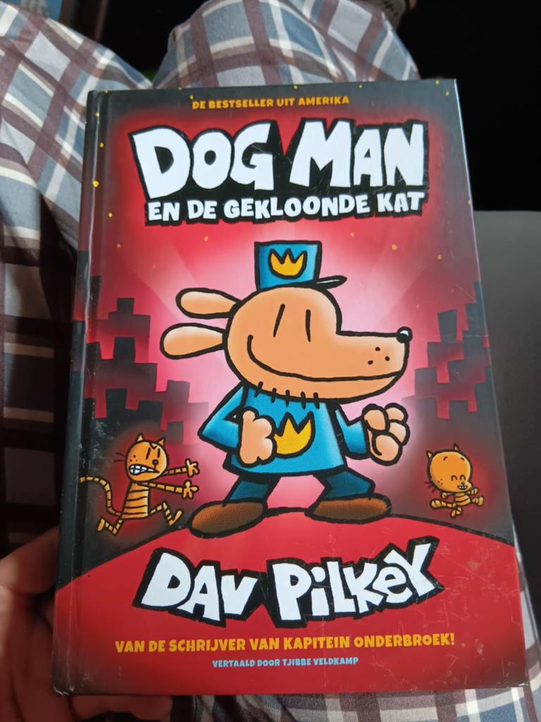 Kinder boeken dog man, Ophalen