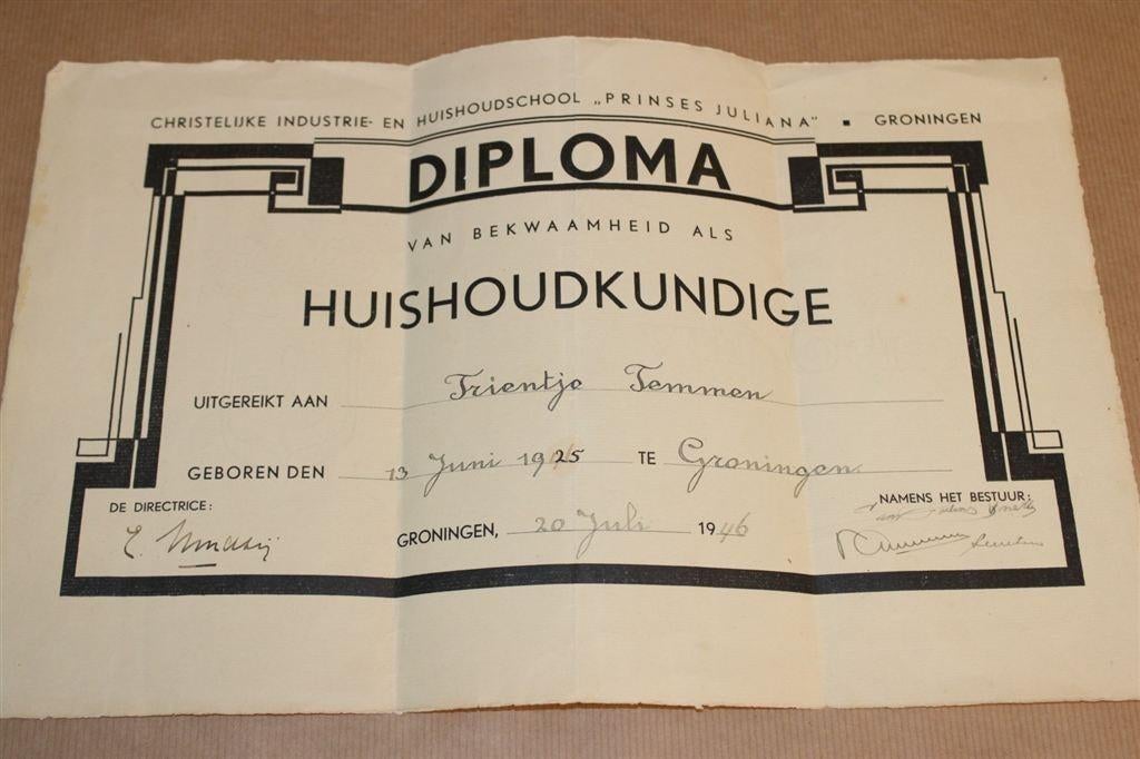 Oud diploma Huishoudkundige - 1946, Ophalen of Verzenden, Gelezen