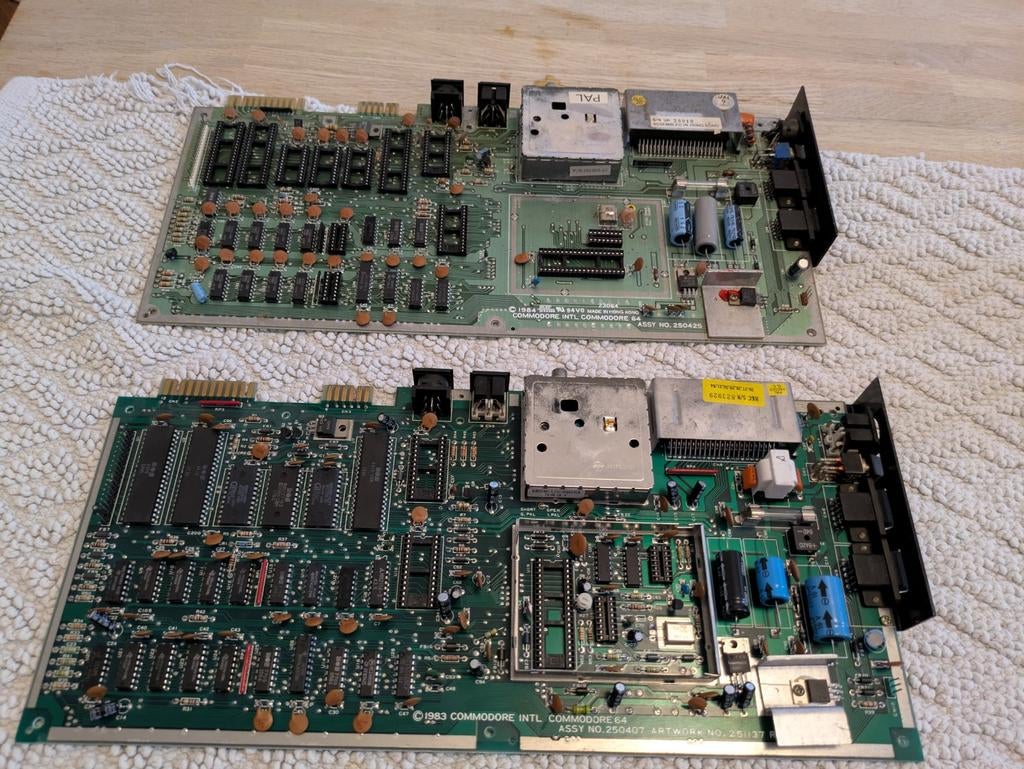 2 stuks Commodore 64 moederborden, Ophalen of Verzenden