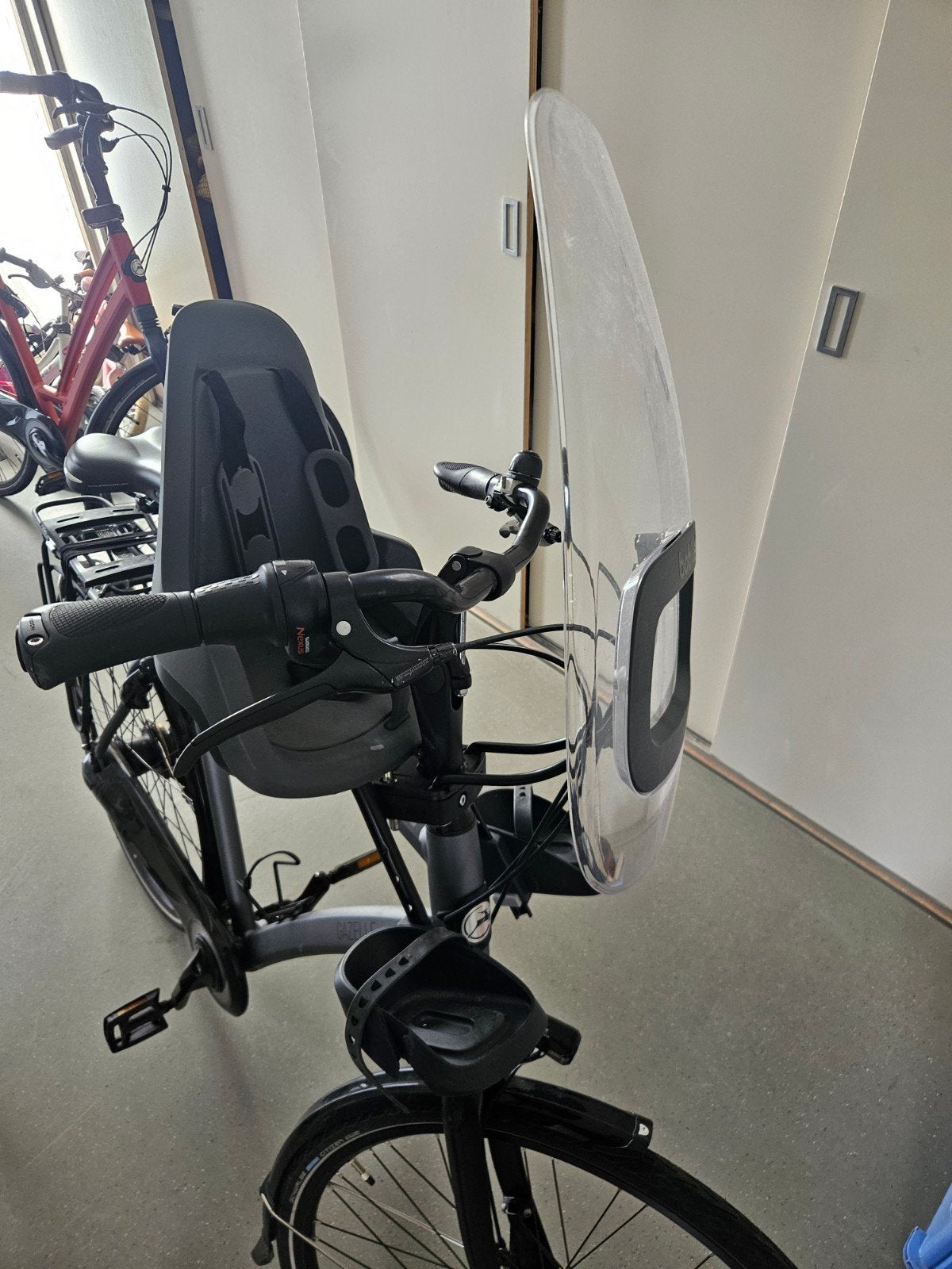 Bobike voorzitje met windscherm, Fietsen en Brommers, Fietsaccessoires | Fietsstoeltjes, Ophalen, Voorzitje, Zo goed als nieuw