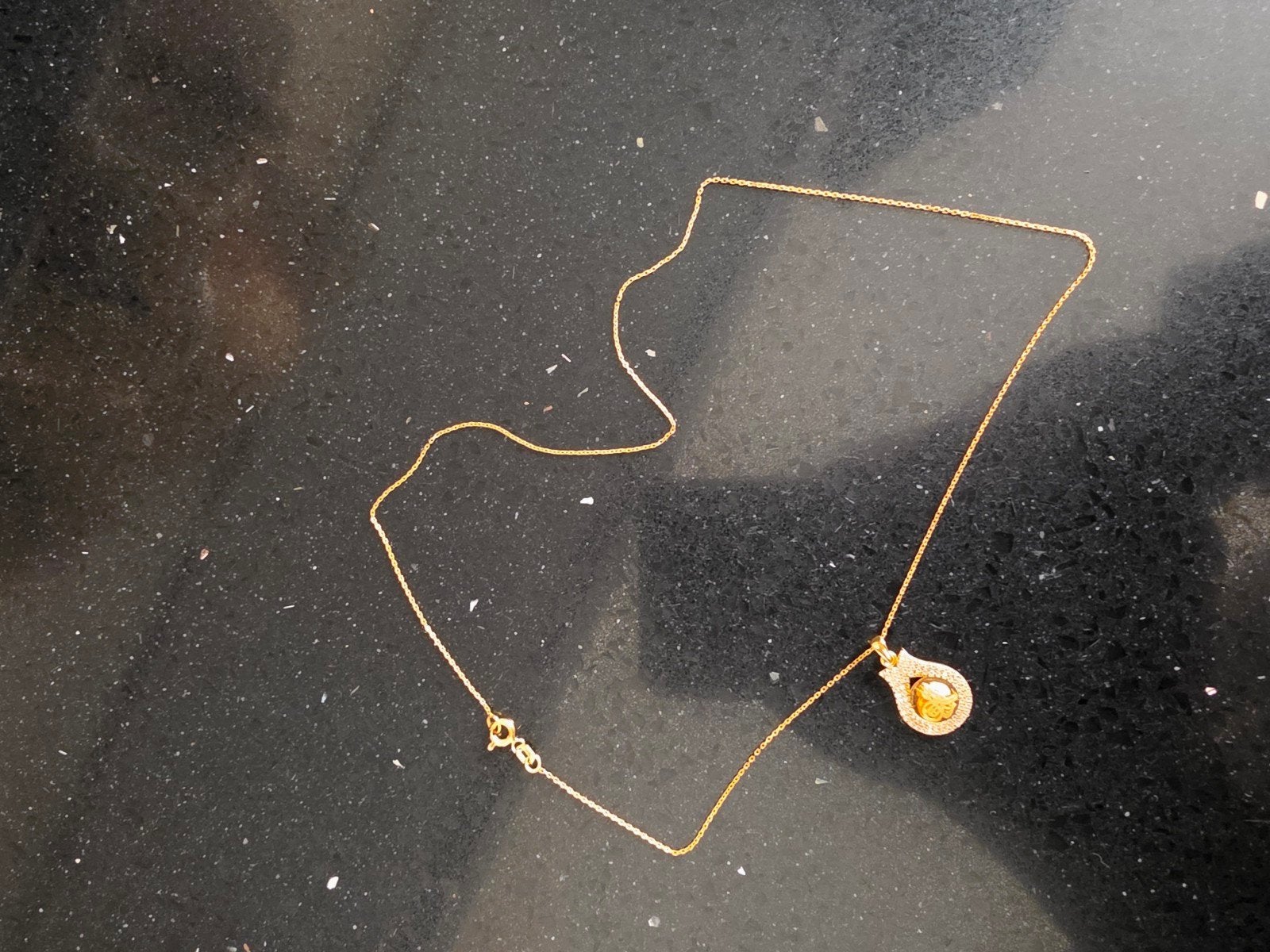 8 karaat goud ketting met hanger 42 cm lang, Verzenden, Goud