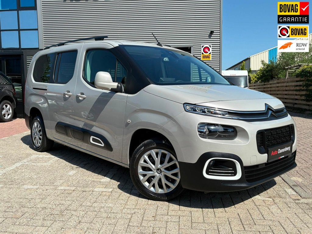 Citroen Berlingo XL 1.2 PureTech Shine 7p AUTOMAAT,CAMERA,Ca, Stof, Zwart, 7 stoelen, 14 km/l